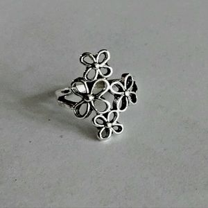 LADIES NEW SIZE 6 STAINLESS STEEL FOREVER WEAR FLOWER RING
